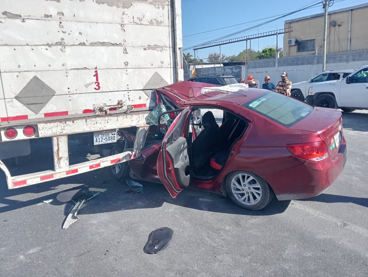 Choca Didi contra camión de carga en Reynosa; quedó gravemente lesionado