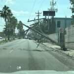Colapso de poste obliga a cerrar tramo del bulevar Del Maestro en Reynosa